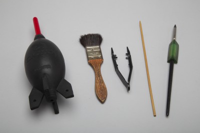 Studio Tools for Moving Objects: air bulb, brush, plastic tweezers, round BBQ skewer, clay pusher